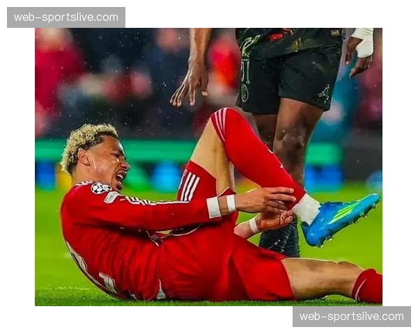 利物浦前锋埃基蒂克无对抗倒地，疑似跟腱断裂赛季报销